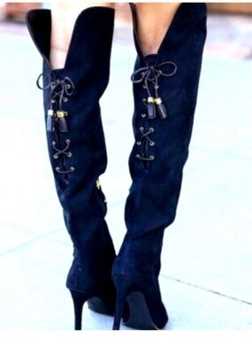 Sam & Libby Aria Black Suede-Look Zip Boot with Gold Logo. Size 7.